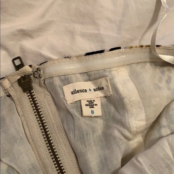 Silence and noise pleated crop top - Picture 3 of 3